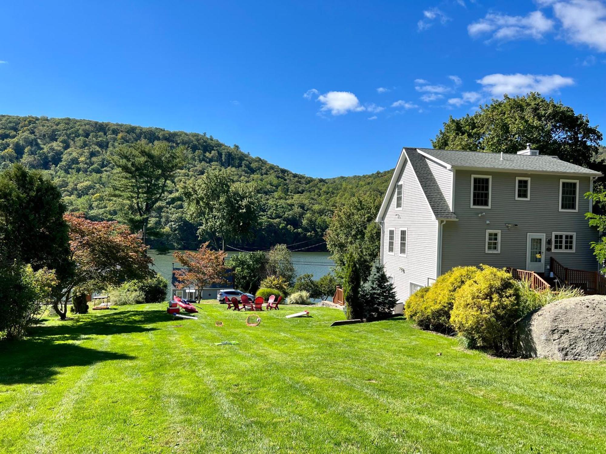 Lakeview Home 3 Private Beaches W/ Kayaks, On Squantz Pond New Fairfield Exterior photo